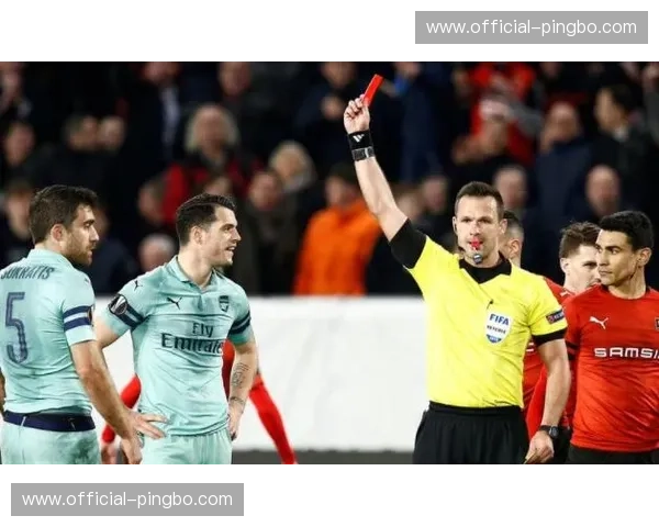 快速通过中场的直塞渗透 雷恩反击战术精准打击巴黎防线